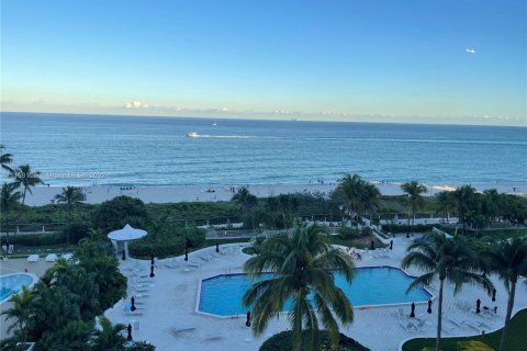 Condo in Miami Beach, Florida, 2 bedrooms  № 1864288 - photo 29