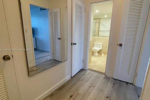 Condo in Miami Beach, Florida, 2 bedrooms  № 1864288 - photo 7