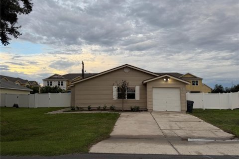 House in Lakeland, Florida 3 bedrooms, 115.85 sq.m. № 2366780