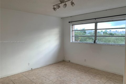 Снять в аренду кондоминиум в Халландейл-Бич, Флорида 1 спальня, 61.32м2, № 2030704 - фото 22