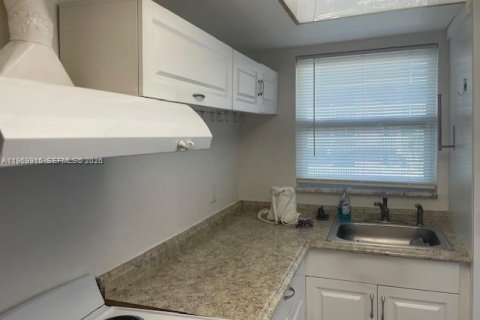 Снять в аренду кондоминиум в Халландейл-Бич, Флорида 1 спальня, 61.32м2, № 2030704 - фото 6