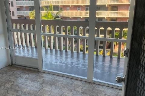 Снять в аренду кондоминиум в Халландейл-Бич, Флорида 1 спальня, 61.32м2, № 2030704 - фото 8