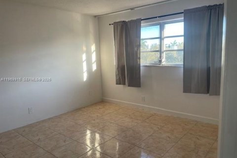 Снять в аренду кондоминиум в Халландейл-Бич, Флорида 1 спальня, 61.32м2, № 2030704 - фото 9