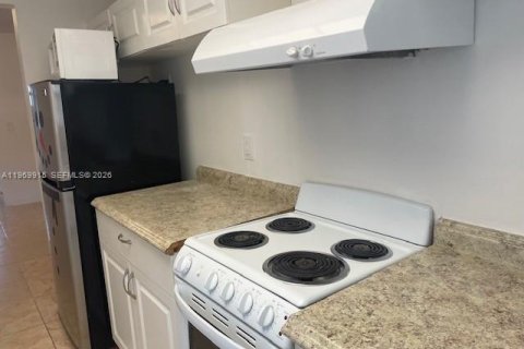 Снять в аренду кондоминиум в Халландейл-Бич, Флорида 1 спальня, 61.32м2, № 2030704 - фото 4