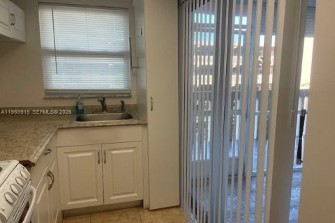 Снять в аренду кондоминиум в Халландейл-Бич, Флорида 1 спальня, 61.32м2, № 2030704 - фото 7
