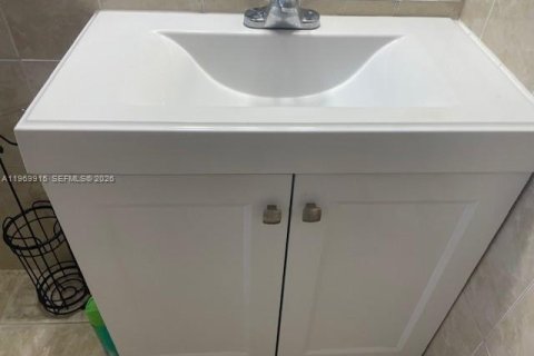 Снять в аренду кондоминиум в Халландейл-Бич, Флорида 1 спальня, 61.32м2, № 2030704 - фото 18