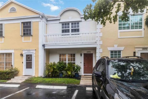 Touwnhouse à louer à Cooper City, Floride: 2 chambres, 116.87 m2 № 1941975 - photo 2