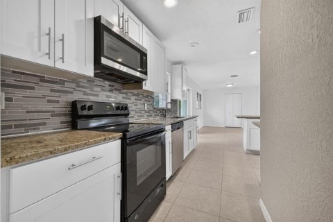 Casa en venta en Stuart, Florida, 3 dormitorios, 124.86 m2 № 2387812 - foto 13