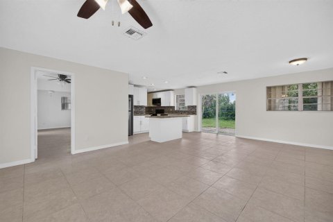 Casa en venta en Stuart, Florida, 3 dormitorios, 124.86 m2 № 2387812 - foto 4