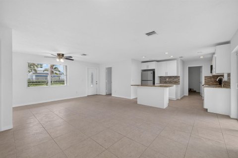 Casa en venta en Stuart, Florida, 3 dormitorios, 124.86 m2 № 2387812 - foto 5