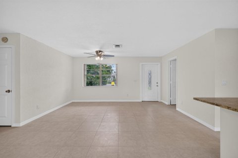 Casa en venta en Stuart, Florida, 3 dormitorios, 124.86 m2 № 2387812 - foto 6