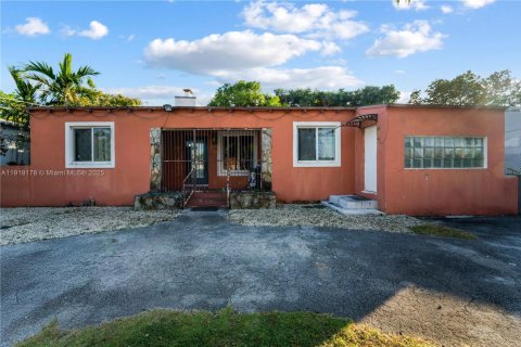 Купить виллу или дом в Майами, Флорида 3 спальни, 217.95м2, № 1974814 - фото 1