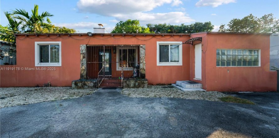 Дом в Майами, Флорида 3 спальни, 217.95м2 № 1974814