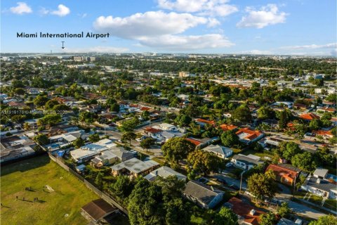 Купить виллу или дом в Майами, Флорида 3 спальни, 217.95м2, № 1974814 - фото 24