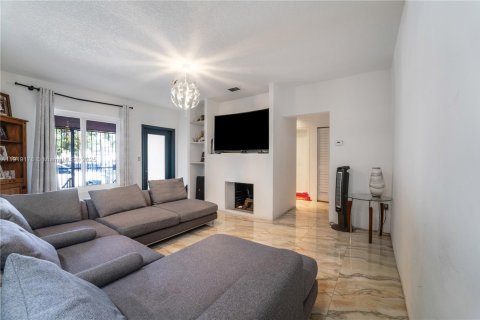 Купить виллу или дом в Майами, Флорида 3 спальни, 217.95м2, № 1974814 - фото 3