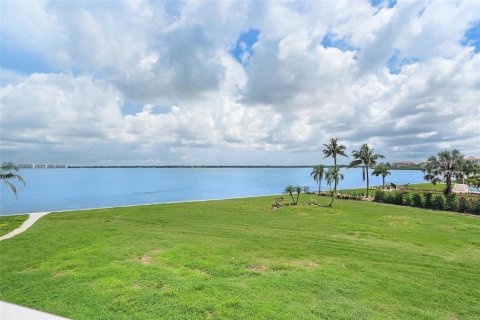 Condominio en venta en Saint Petersburg, Florida, 2 dormitorios, 116.59 m2 № 1823091 - foto 6