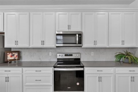 House in Ocala, Florida 2 bedrooms, 153.85 sq.m. № 2210045 - photo 17