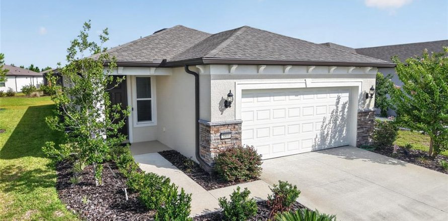 House in Ocala, Florida 2 bedrooms, 153.85 sq.m. № 2210045