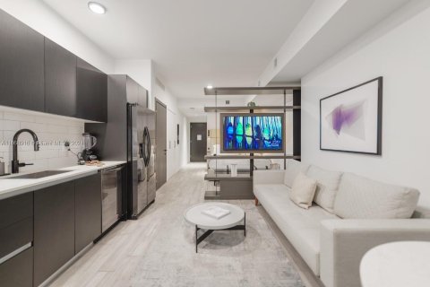 Condo in Miami, Florida, 1 bedroom  № 1713824 - photo 5