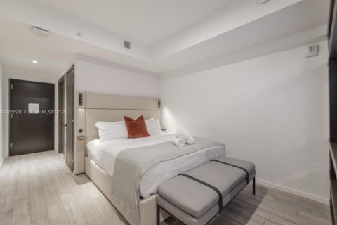 Condo in Miami, Florida, 1 bedroom  № 1713824 - photo 11