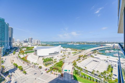 Condo in Miami, Florida, 1 bedroom  № 1713824 - photo 1
