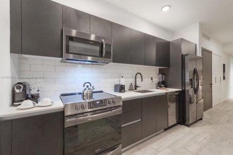 Condo in Miami, Florida, 1 bedroom  № 1713824 - photo 7