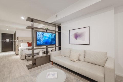 Condo in Miami, Florida, 1 bedroom  № 1713824 - photo 3