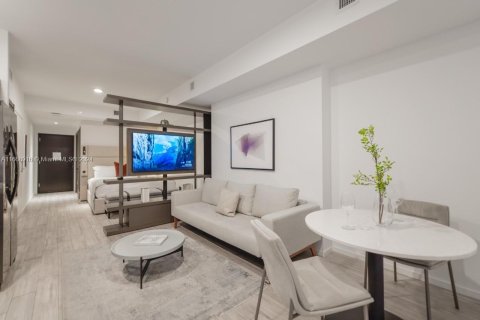 Condo in Miami, Florida, 1 bedroom  № 1713824 - photo 6