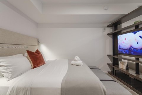 Condo in Miami, Florida, 1 bedroom  № 1713824 - photo 12