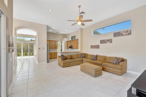 House in Coral Springs, Florida 5 bedrooms, 304.81 sq.m. № 1743984 - photo 21