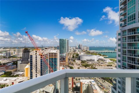 Condo in Miami, Florida, 2 bedrooms № 2183147 - photo 2