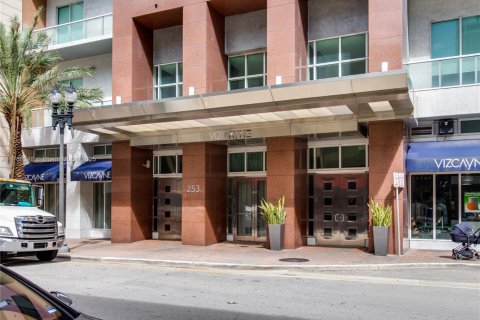 Condo in Miami, Florida, 2 bedrooms № 2183147 - photo 23