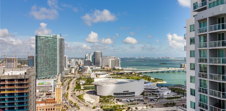 Condo in Miami, Florida, 2 bedrooms № 2183147