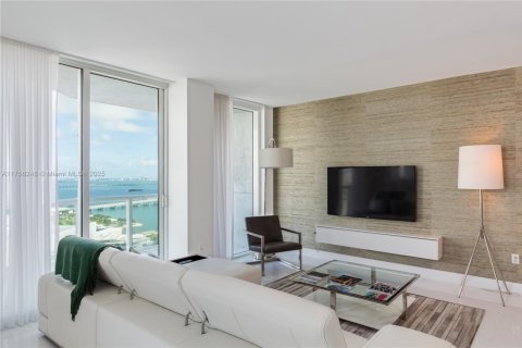 Condo in Miami, Florida, 2 bedrooms № 2183147 - photo 8