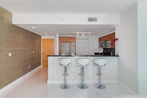 Condo in Miami, Florida, 2 bedrooms № 2183147 - photo 10