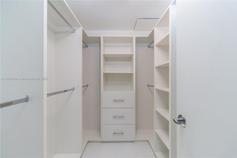 Condo in Miami, Florida, 2 bedrooms № 2183147 - photo 18