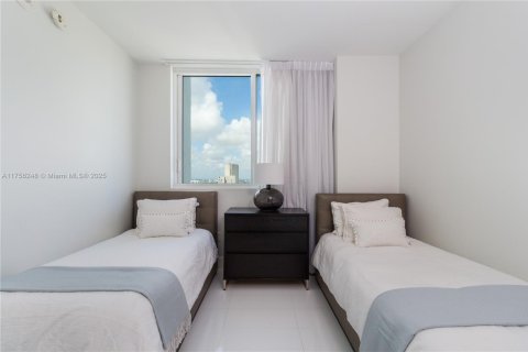 Condo in Miami, Florida, 2 bedrooms № 2183147 - photo 16