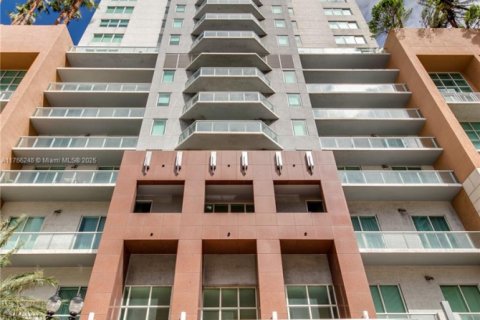 Condo in Miami, Florida, 2 bedrooms № 2183147 - photo 24