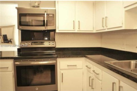 Copropriété à vendre à Davie, Floride: 2 chambres, 79.52 m2 № 2089321 - photo 4