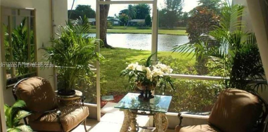 Condo à Davie, Floride, 2 chambres № 2089321