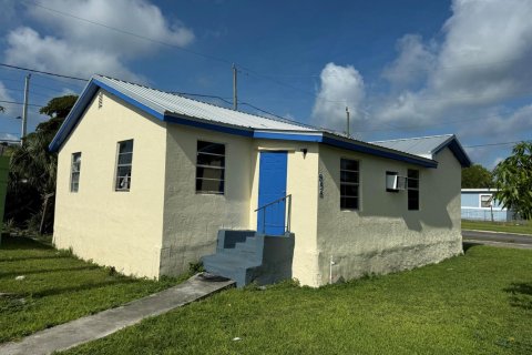 House in Belle Glade, Florida 3 bedrooms, 98.48 sq.m. № 2179550