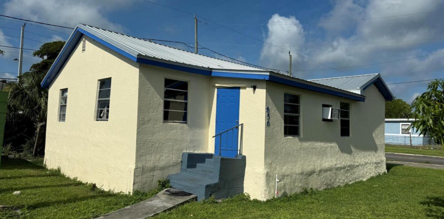 House in Belle Glade, Florida 3 bedrooms, 98.48 sq.m. № 2179550
