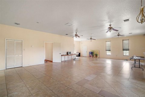 House in Eustis, Florida 6 bedrooms, 471.11 sq.m. № 1628508 - photo 22