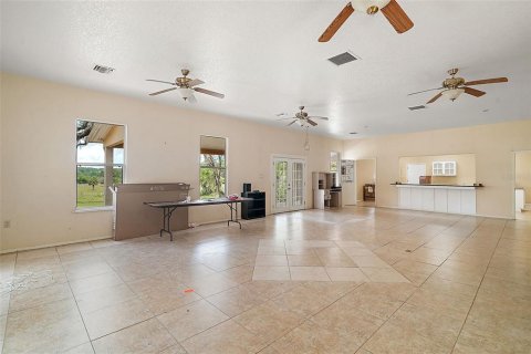 House in Eustis, Florida 6 bedrooms, 471.11 sq.m. № 1628508 - photo 25