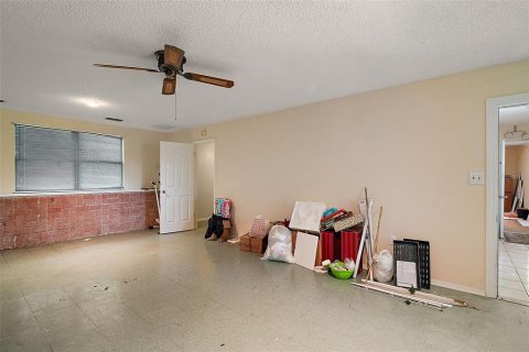 House in Eustis, Florida 6 bedrooms, 471.11 sq.m. № 1628508 - photo 11