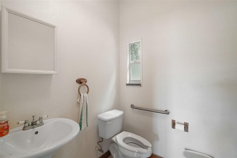House in Eustis, Florida 6 bedrooms, 471.11 sq.m. № 1628508 - photo 24