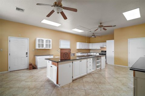 House in Eustis, Florida 6 bedrooms, 471.11 sq.m. № 1628508 - photo 21
