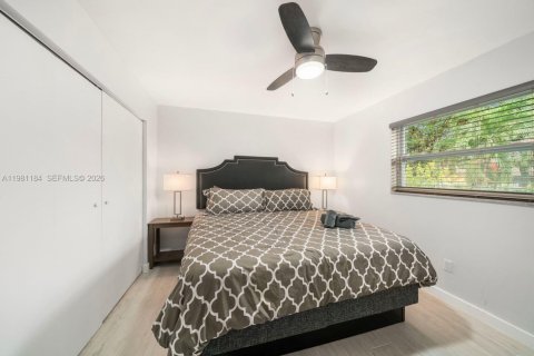 House in Miami, Florida 2 bedrooms, 78.5 sq.m. № 2043121 - photo 4