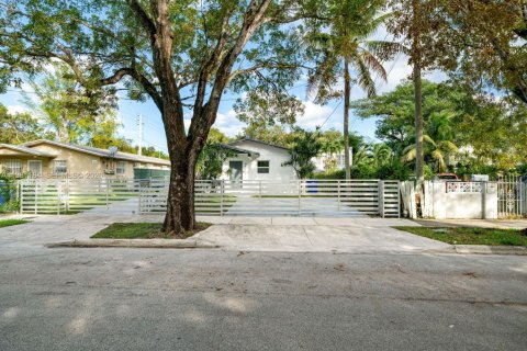 House in Miami, Florida 2 bedrooms, 78.5 sq.m. № 2043121 - photo 6