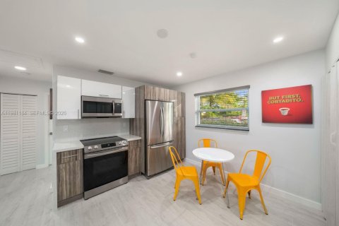 House in Miami, Florida 2 bedrooms, 78.5 sq.m. № 2043121 - photo 7